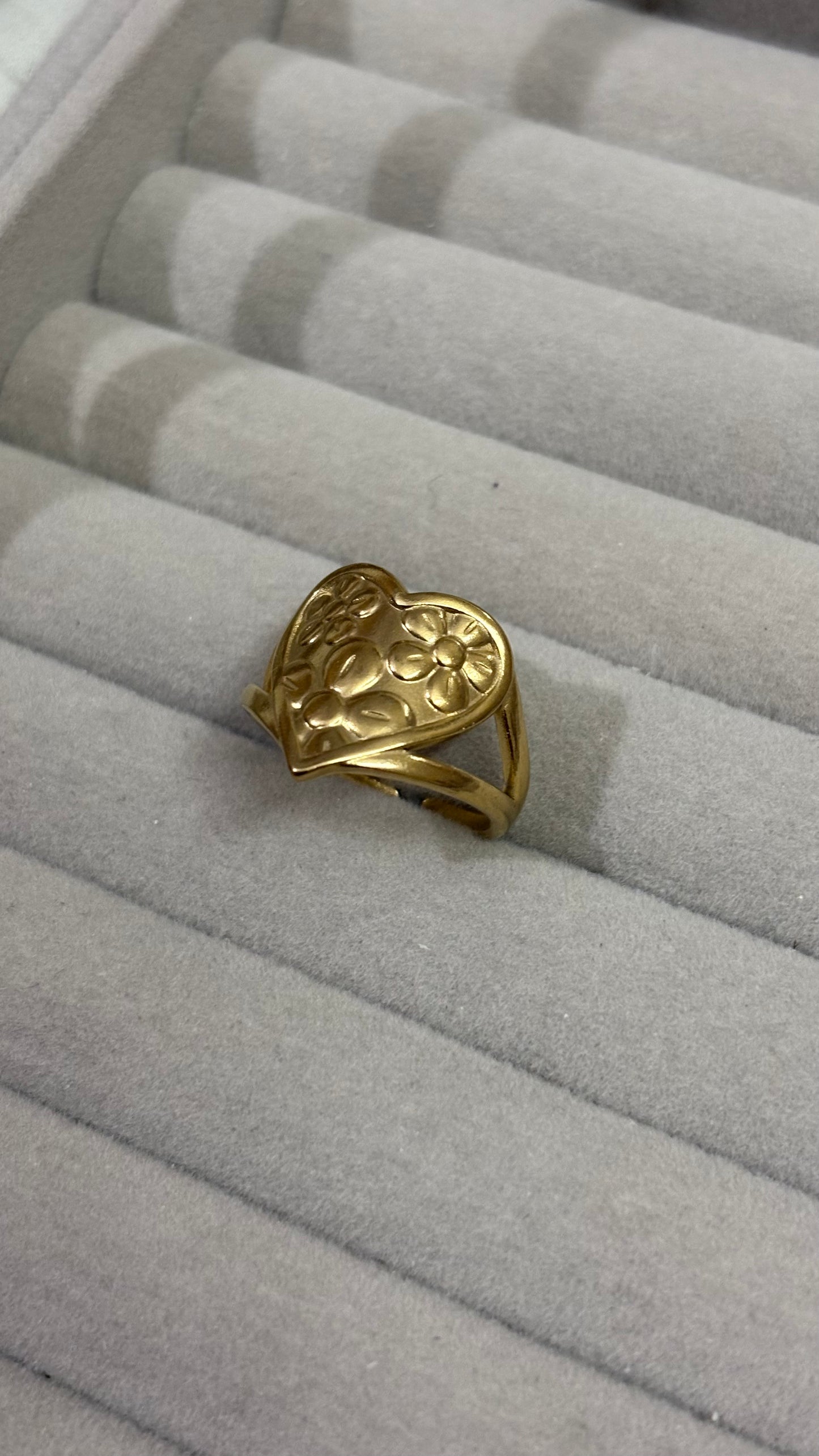 Floral Heart Gold Ring 'Heartina' – Anti-Tarnish, Waterproof & Hypoallergenic | Bling Fling