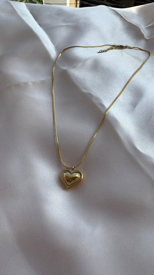 Heartina Gold Heart Pendant Necklace | Romantic Minimal Jewelry – Bling Fling | Bizvaro