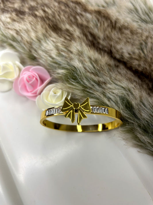 Anti-Tarnish Bow Bracelet | Elegant Gold Plated Jewelry | Mirchi Craft | Bizvaro