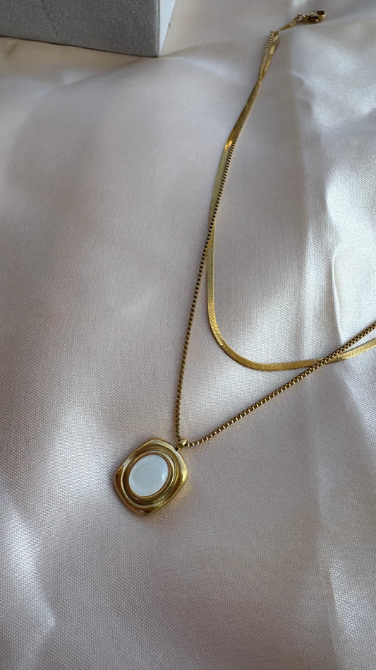 Pearlia Gold-Plated Pendant Necklace with Mother of Pearl | Elegant Jewelry – Bling Fling | Bizvaro